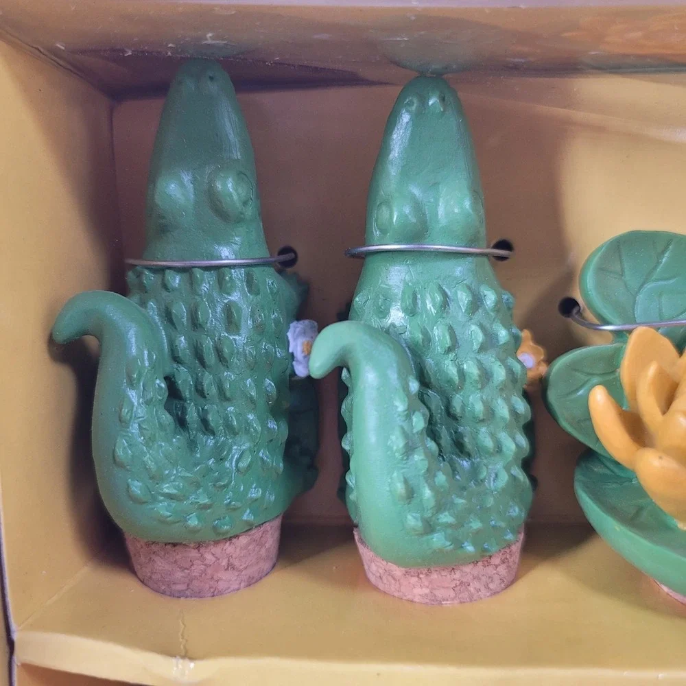 2008 Boston Warehouse Everglade Garden Bottle Stoppers Alligator Flowers NEW